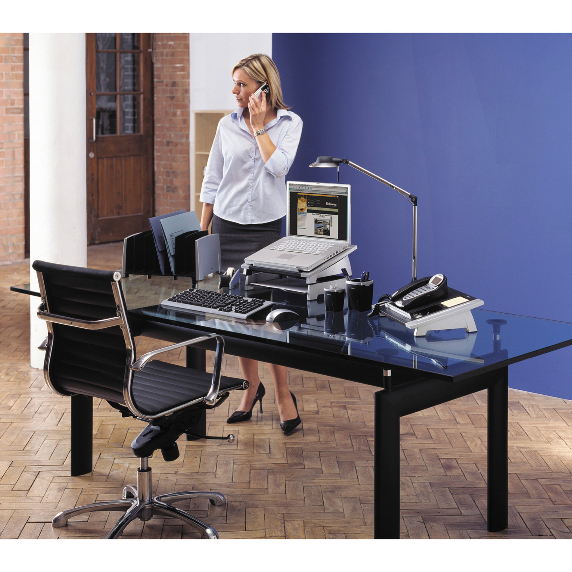 Fellowes 8036701 Office Suites Laptop Riser Plus, 15"x11-3/10"x6-1/2", Black/Silver