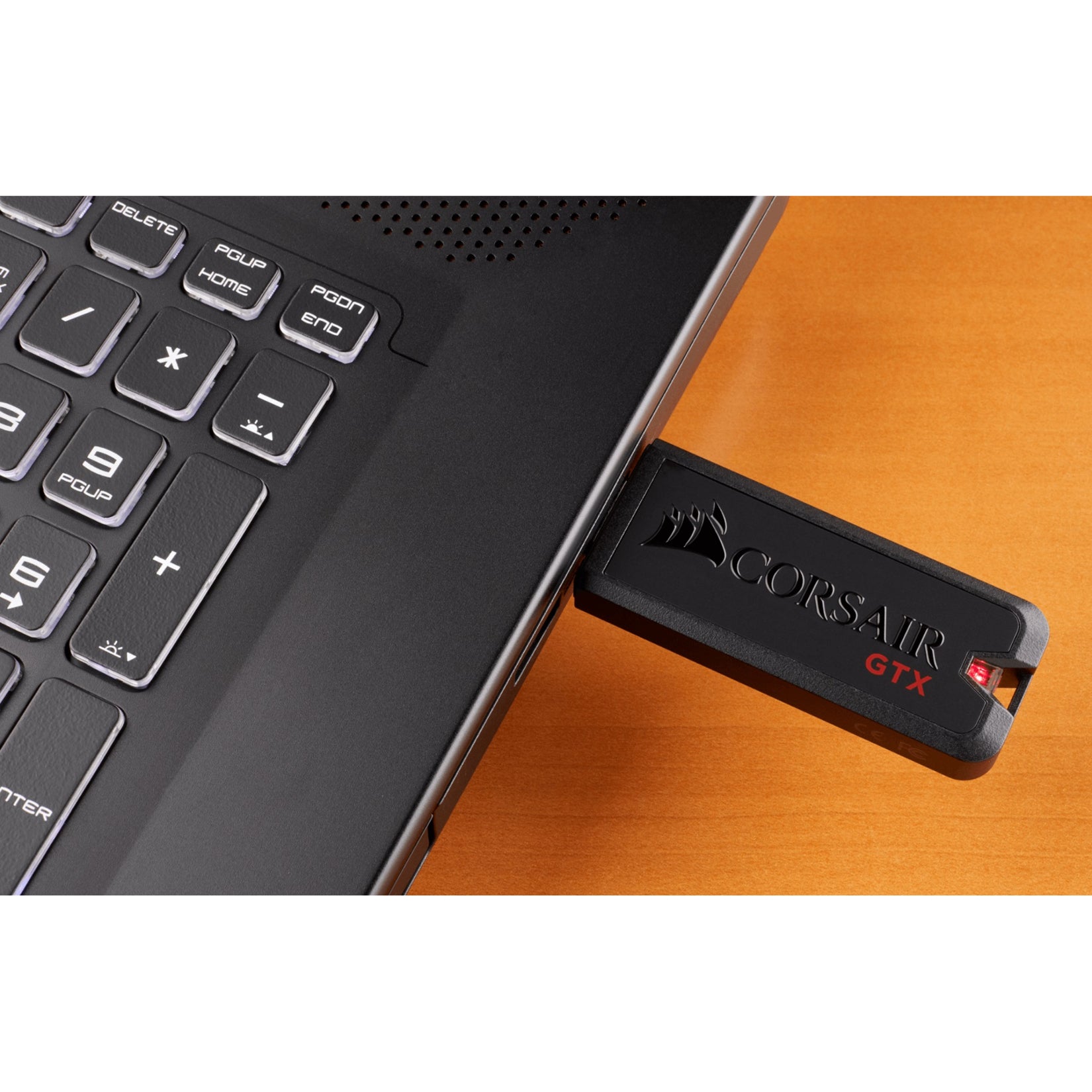 Corsair CMFVYGTX3C-128GB Flash Voyager GTX USB 3.1 128GB Premium Flash Drive