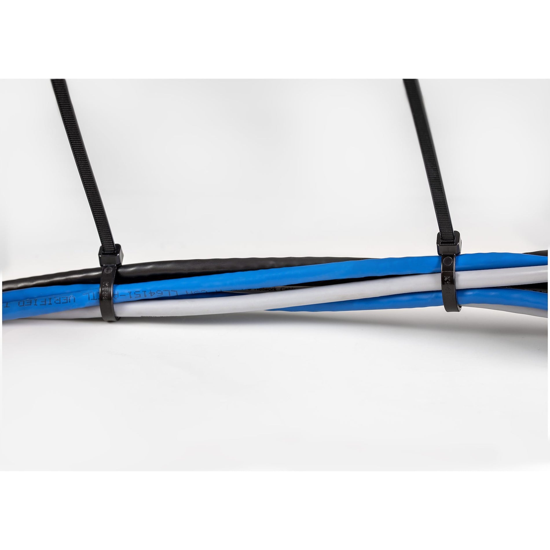 StarTech.com CBMZT10B 100 Pack 10" Cable Ties - Black, Nylon Zip Tie Wraps - UL TAA