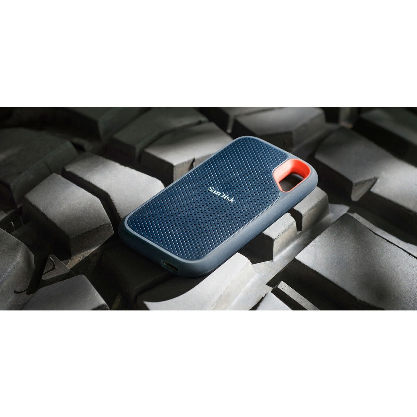 SanDisk SDSSDE61-2T00-G25 Extreme Portable SSD 2TB, Fast and Reliable Solid State Drive