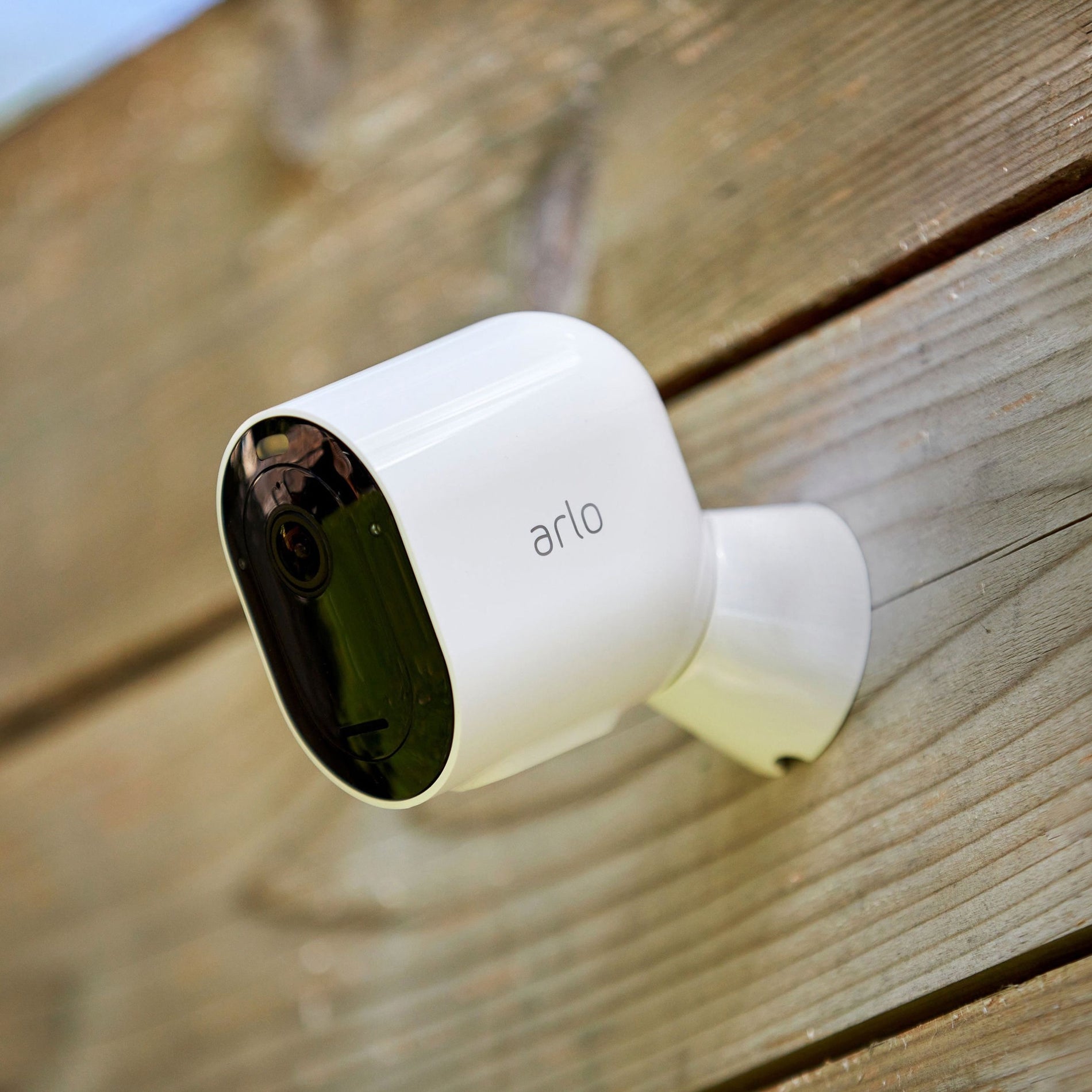 Arlo VMC4250P-100NAS Pro 4 Spotlight Kamera 2er-Pack Weiß - Innen-/Außenbereich 2K Kabellose Sicherheitskamera mit Farbnachtsicht
