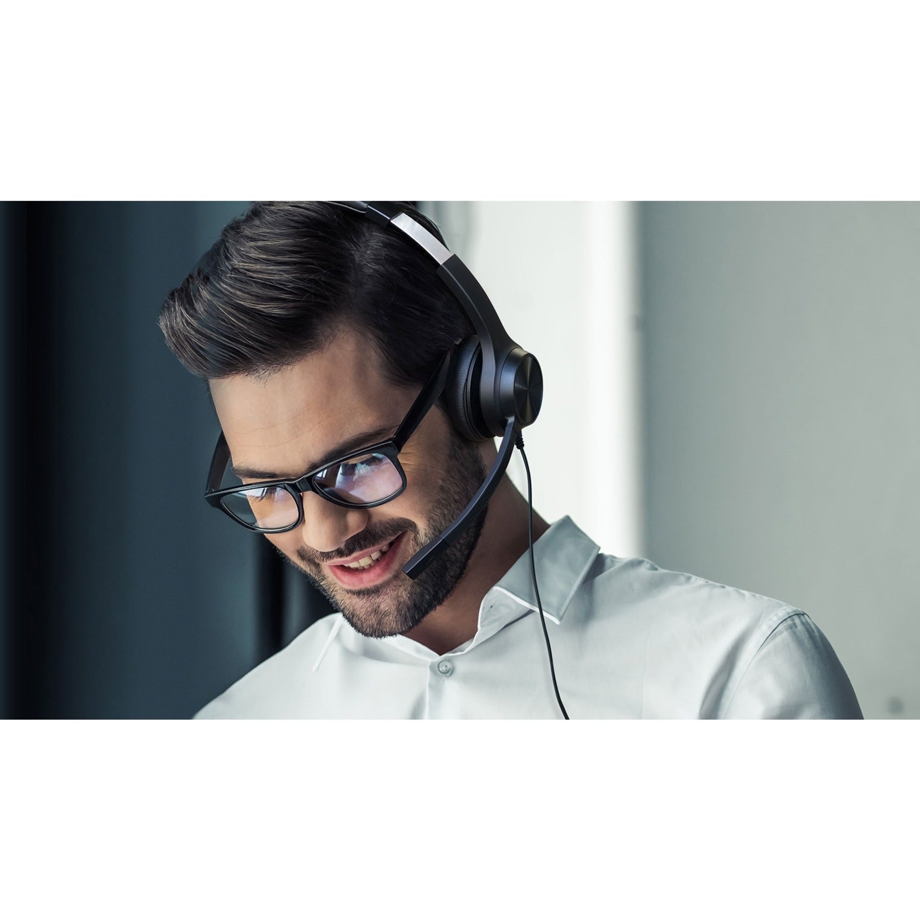 Creative 51EF0980AA000 Chat USB Headset, Comfortable Lightweight On-ear Headset with Swivel Microphone Mute
